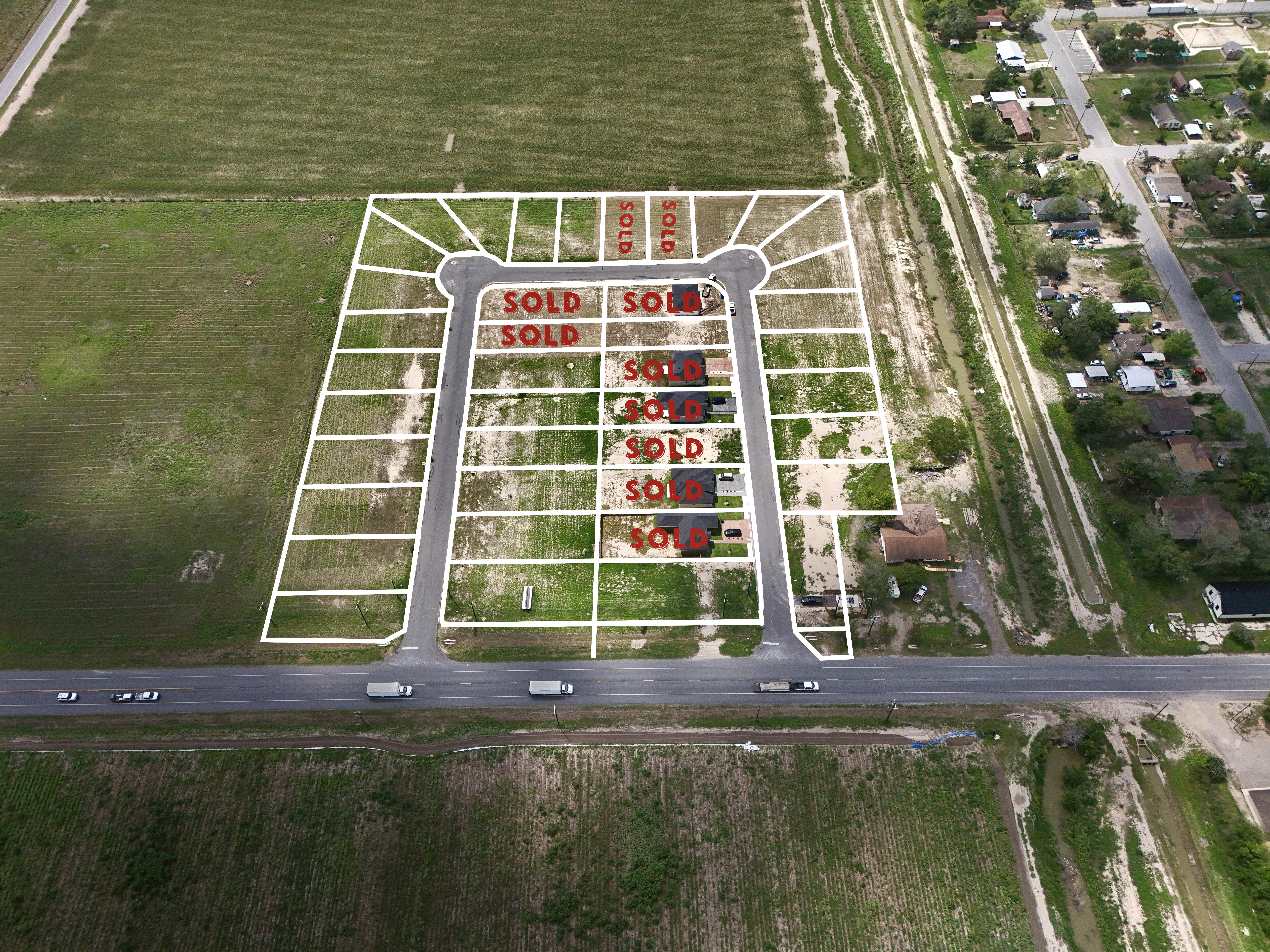 Lote de esquina de 9,000 pies cuadrados